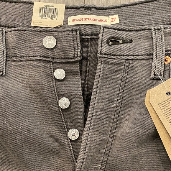 NWT Levi's Ribcage Straight Ankle Button Fly Jeans - Picture 3 of 10